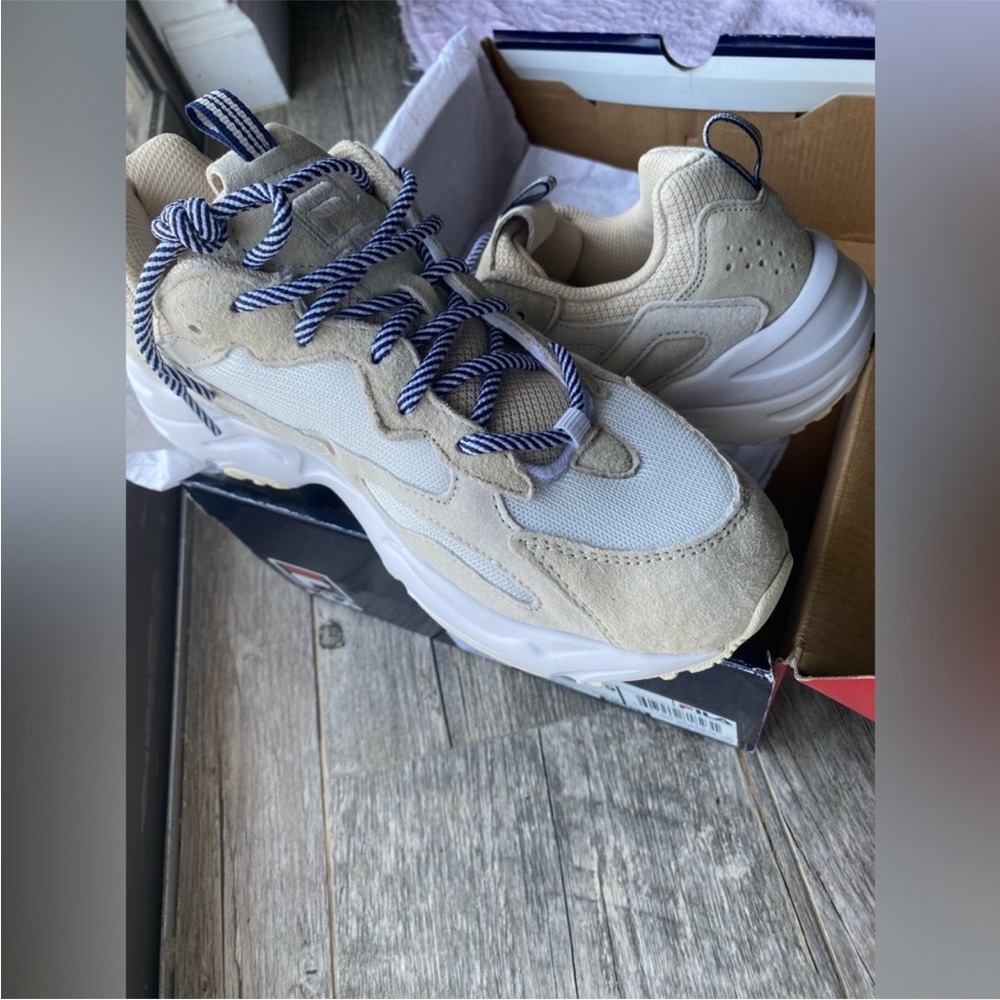 FILA Ray Tracer Chunky Sneaker Taupe white Beige neutral Tan 8.5 used - Picture 12 of 15